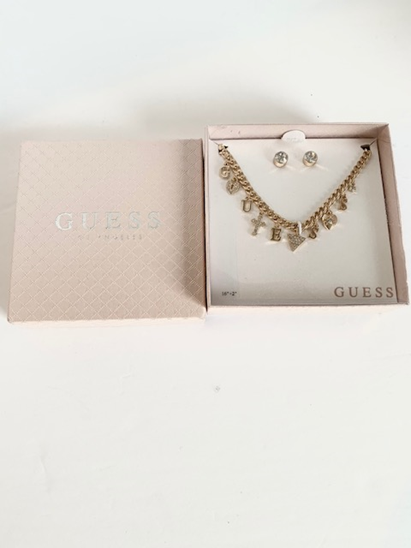 guess-necklace-and-earring-set